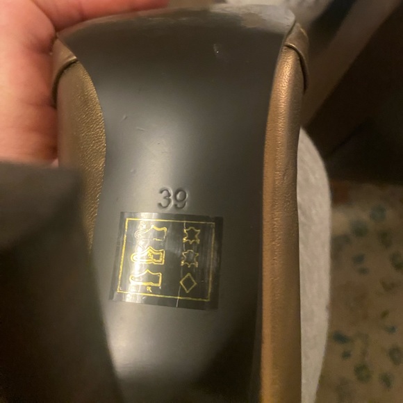 Beautiful and cute little bronze heels. - Picture 7 of 7